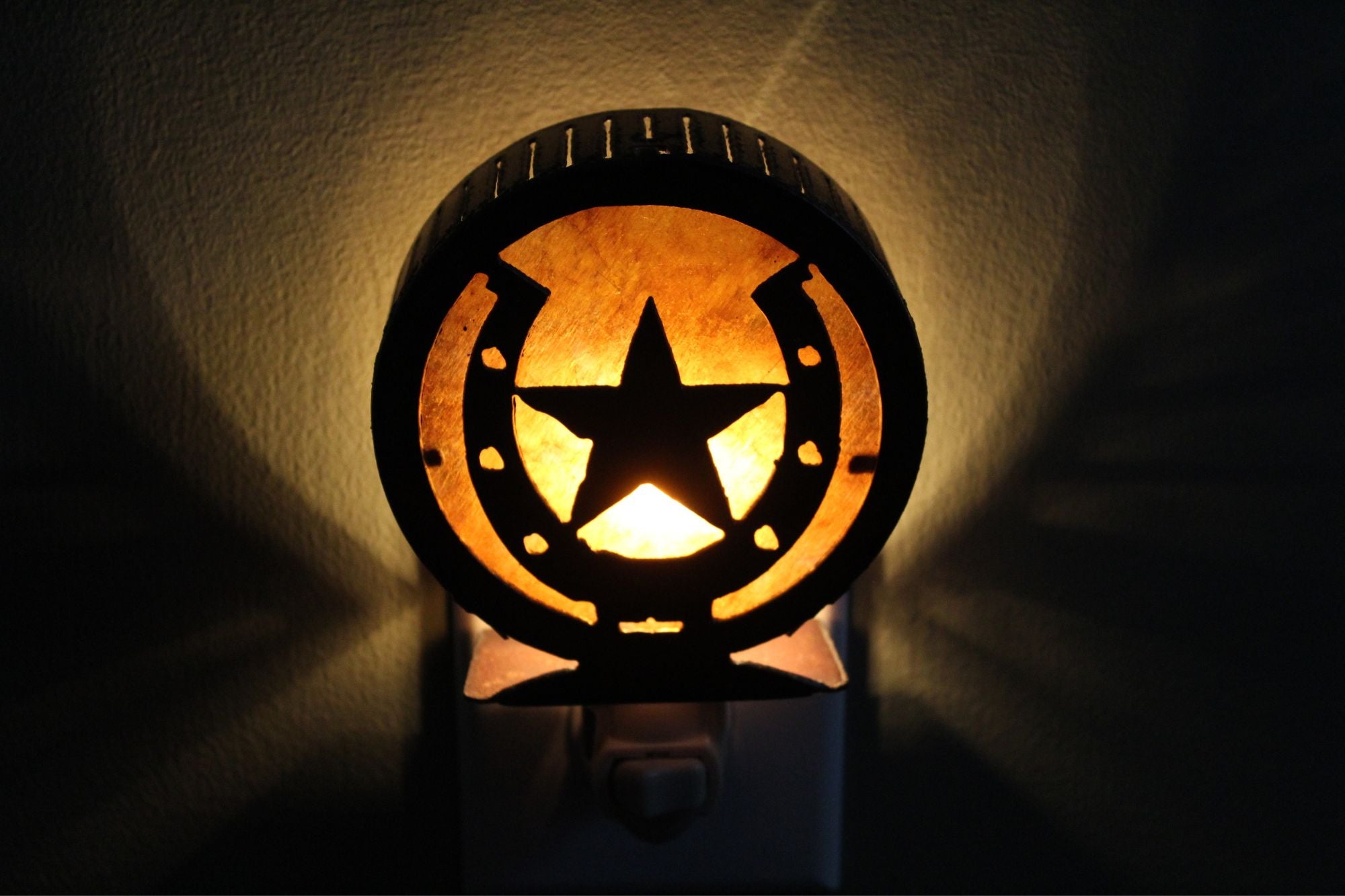 Round Horseshoe Design Metal Nightlight Inspired by the Outdoors